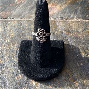 .925 Sterling Silver Marcasite Flower Ring